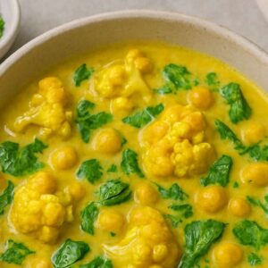 Bloemkoolcurry kikkererwten spinazie